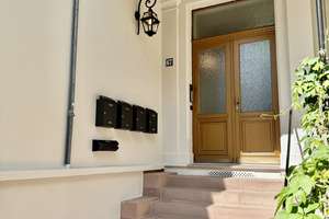Taunusstrasse:  4-Zimmer Dachgeschoß Wohnung in spätklassizistischer Villa  