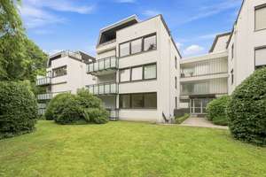 Stilvoll wohnen auf einer Ebene – modernisierte 3 Zimmer Wohnung mit Tiefgaragenstellplatz