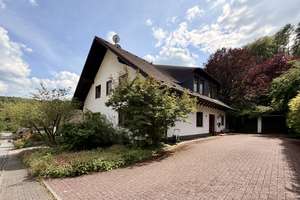 Großzügiges Mehrgenerationenhaus in traumhafter Feldrandlage zu verkaufen! – Herrnwaldstrasse 14, 64625 Bensheim – Vorschaubild 1