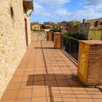 Großes Haus mit Empordà-Seele im Herzen von Garrigàs.