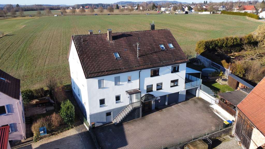 Immobilie in Altshausen - Altshausen - Doppelhaushälfte mit 3 Wohneinheiten und unverbautem Ausblick - Bild 0