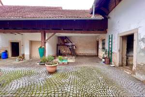 Rarität! Ehemaliger Bauernhof im Markgräflerland!
Traumhafter Innenhof/ Scheune/ Winzerkeller usw – Die vollständige Adresse der Immobilie erhältst du vom Anbieter., 79379 Müllheim – Vorschaubild 3