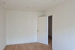 Hochwertige 2-Zimmer-Wohnung mit Balkon und Einbaukuche – 93049 Westenviertel, Regensburg – Vorschaubild 2