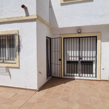 HAUS IN DER URBANISATION LAS PEDRIZAS DE SAN BERNABE NEBEN DER SCHULE ADALIDES