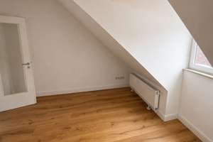 Sanierte Dachgeschoss-Maisonett-Wohnung zu Vermieten | 3-Zimmer-Wohnung (98m²) – Blumenthalstraße 2, 90429 Himpfelshof, Nürnberg – Vorschaubild 6
