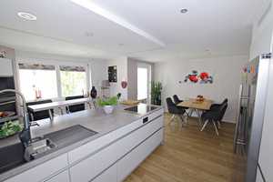 Zentral | Modern | Geräumig 

Charmantes Zweifamilienhaus mit Traumgarten – Regensburg (Kreis) – Vorschaubild 14