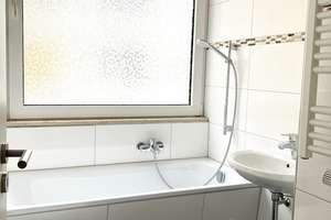 Modernes 1-Zimmer-Apartment, renoviert, offener Kochbereich, Schlafnische, Wandschrank,Tageslichtbad – Saarstraße 105, 46045 Altstadt-Süd, Oberhausen – Vorschaubild 4