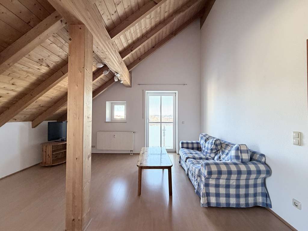 Immobilie in Neumarkt-Sankt Veit - Über den Dächern der Stadt – Stilvolle 2-Zimmer-Dachgeschosswohnung mit Weitblick und zwei Balkonen - Bild 3