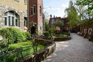 160 m² ganz besonderes Denkmal - Räume z. Verlieben! Herrliches Entrée+Garten!
vermietet, Trendlage – Die vollständige Adresse der Immobilie erhältst du vom Anbieter., 12459 Oberschöneweide, Berlin – Vorschaubild 4
