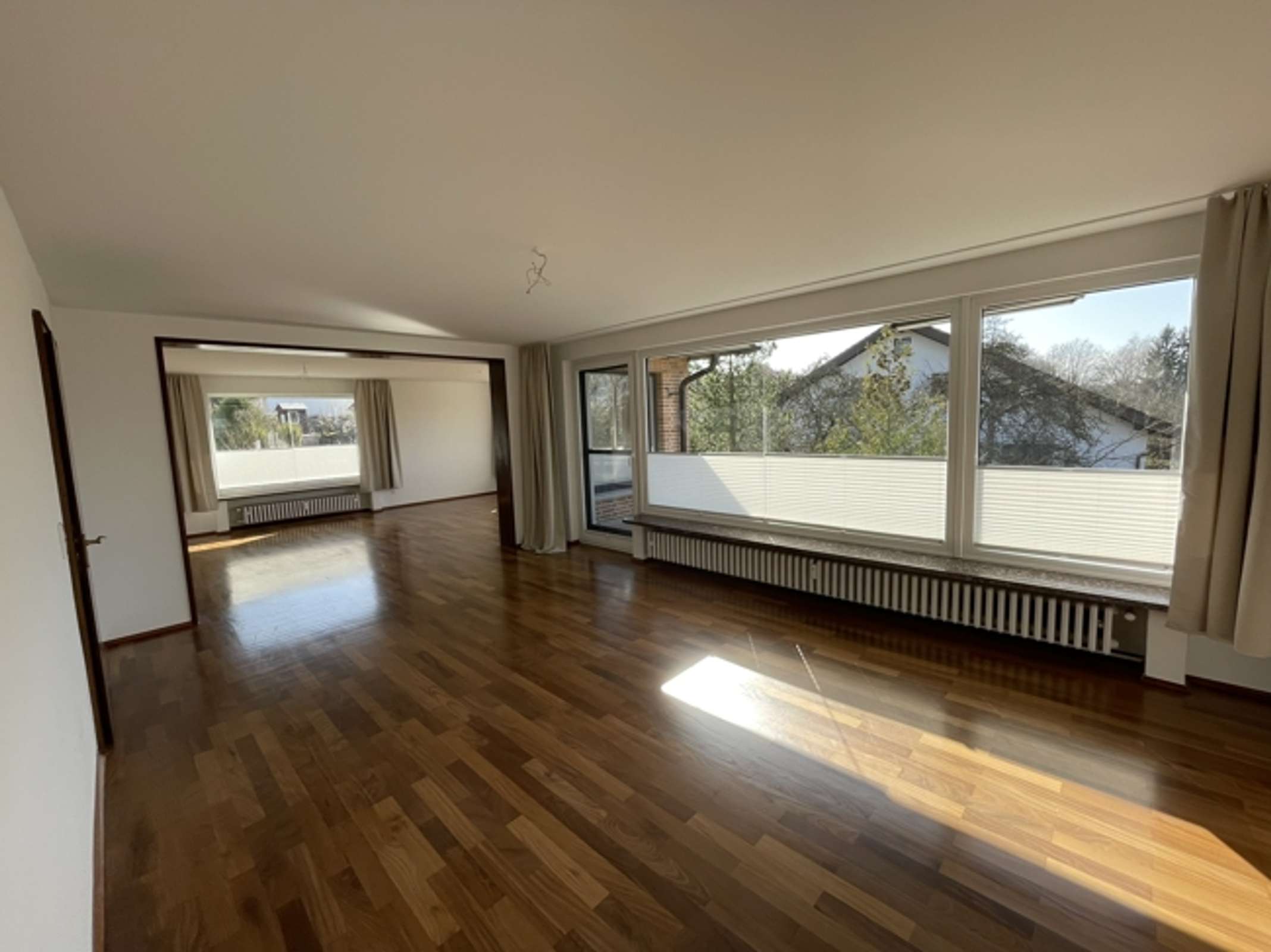 Repräsentatives Zweifamilienhaus mit großem Grundstück in begehrter Lage von Bovenden