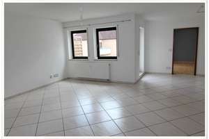 Schöne 3-Zimmer-Wohnung mit Einbauküche und Balkon – Die vollständige Adresse der Immobilie erhältst du vom Anbieter., 91052 Rathenau, Erlangen – Vorschaubild 2