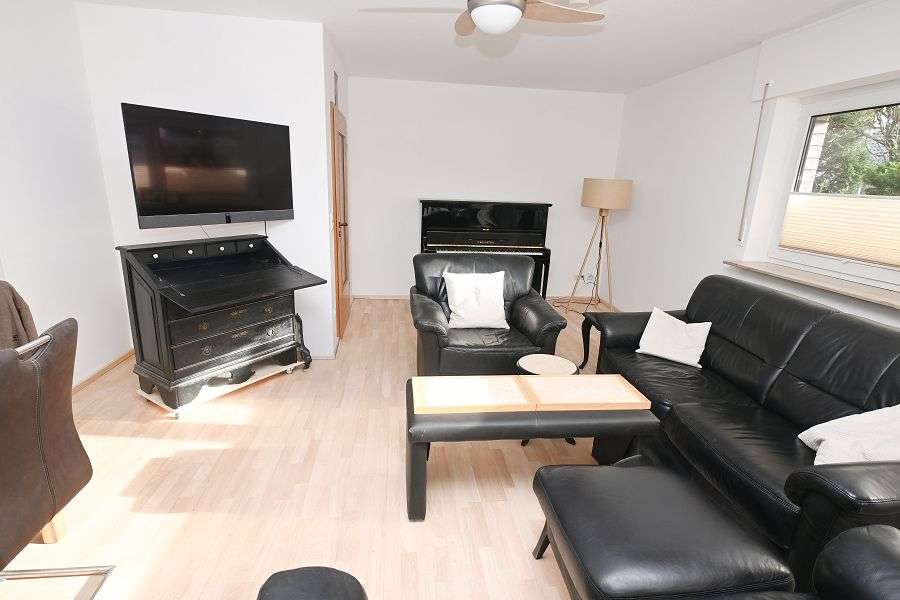 Immobilie in Lienen - Gepflegtes Ein-bis Zweifamilienhaus auf Erbpachtgrundstück in Lienen! - Bild 2