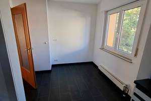 Zentrumnahes Einfamilienhaus mit Garten und Stellplatz in Schönaich – Die vollständige Adresse der Immobilie erhältst du vom Anbieter., 71101 Schönaich – Vorschaubild 4