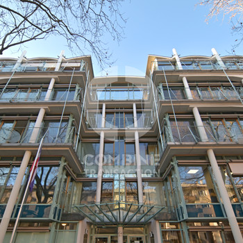 Bestens angebunden an Ring und Stadtautobahn. combine Transaction.