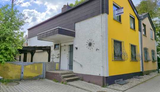 Bild von FÜR SELBSTVERWIRKLICHER! Sanierungsbedürftige DHH mit Terrasse und Carport im beliebten WI-Rambach