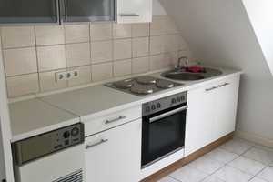 Modernisierte 2-Raum-Dachgeschosswohnung mit Einbauküche in Wuppertal – Franzenstrasse 4, 42105 Wuppertal – Vorschaubild 1