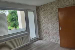 helle 3-Raum Wohnung mit Balkon ins Grüne