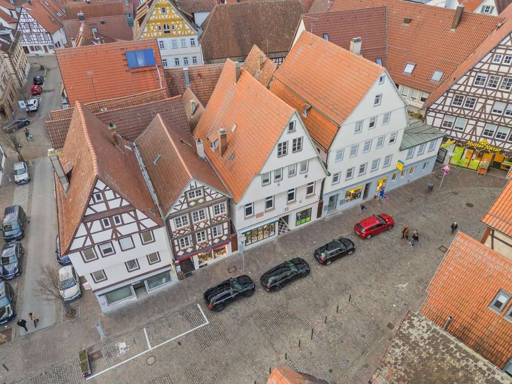 Offenes Bieterverfahren - leer stehendes Fachwerkhaus inmitten von Leonberg, Böblingen Kreis – Bild 1