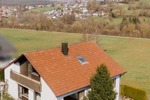Charmante 2-Zimmer-wohnung mit Balkon – ruhige Lage (Nur an Frauen zu vermieten)