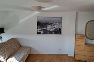 Wohnen mit Aussicht auf Zeit: Möblierte 2-Zimmer-Wohnung mit atemberaubendem Köln