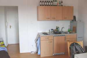 Romantisches 1-Raumappartment im DG mit Einbauküche, Bad und Diele! – Kurfürstenstr. 49, 45138 Essen – Vorschaubild 2