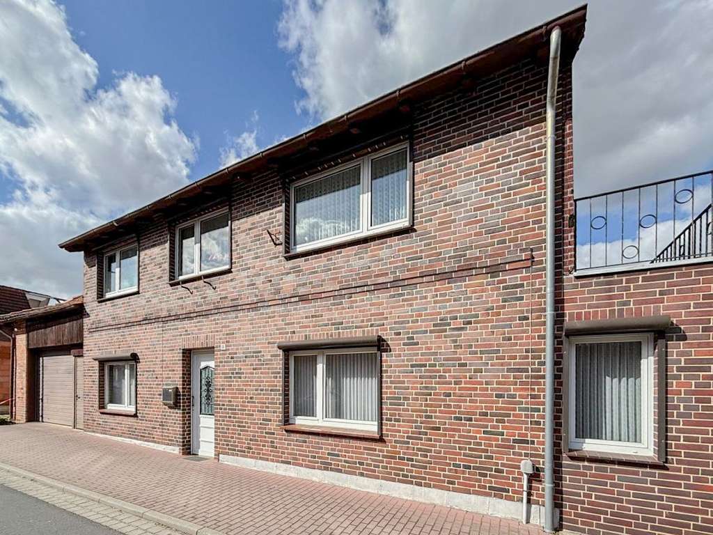 Immobilie in Brome - Charmantes Einfamilienhaus mit großem Nebengebäude, Garten und zwei Garagen im Landkreis Gifhorn - Bild 3