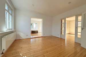 EIN ZUHAUSE MIT SEELE, DIREKT AM MAIN - Einzigartiges Einfamilienhaus mit Garten und Garage – 60386 Fechenheim, Frankfurt am Main – Vorschaubild 3