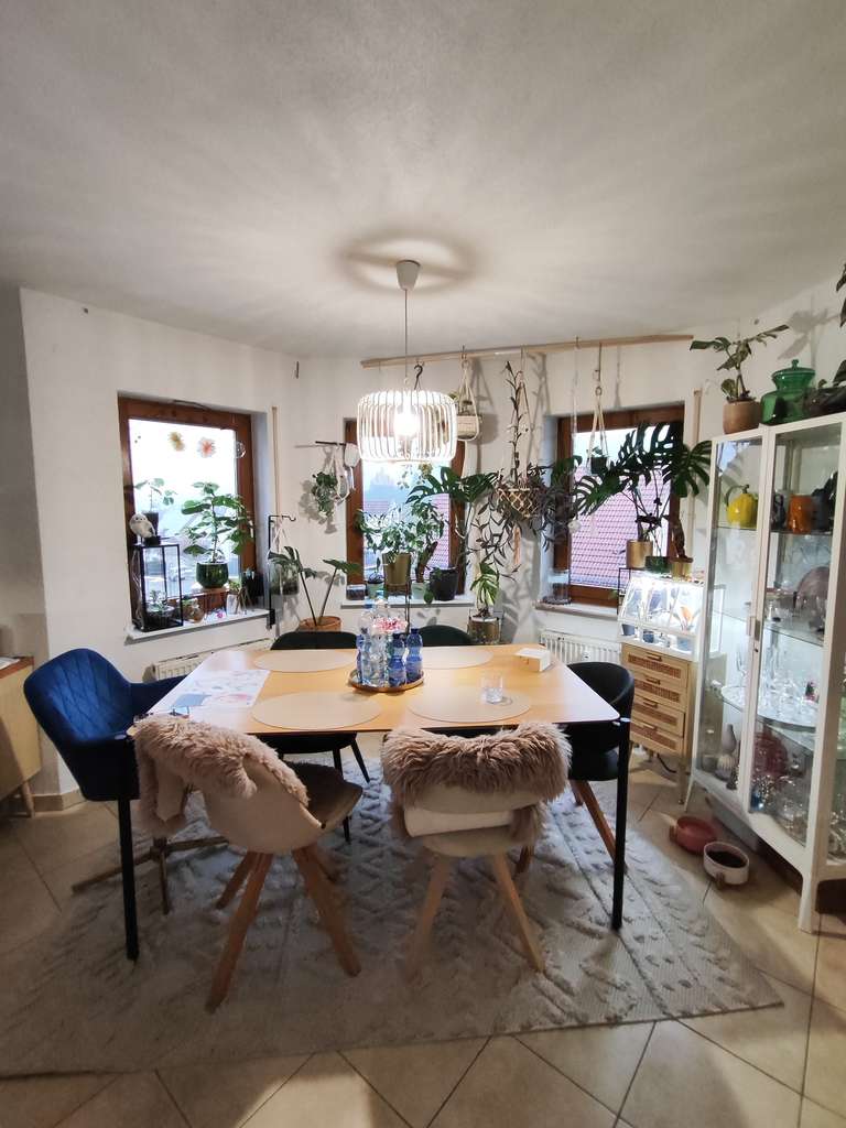 Immobilie in Pfedelbach - Top gepflegt & modernisiert: 3-Zi.-Wohnung (74 m²) mit Erker, Balkon und TG-Duplex - Bild 2