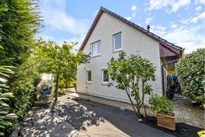 Wohnen im Traumhaus mit wunderschöner Gartenoase, Kachelofenkamin und Solarstromanlage – Pinneberg (Kreis) – Vorschaubild 24