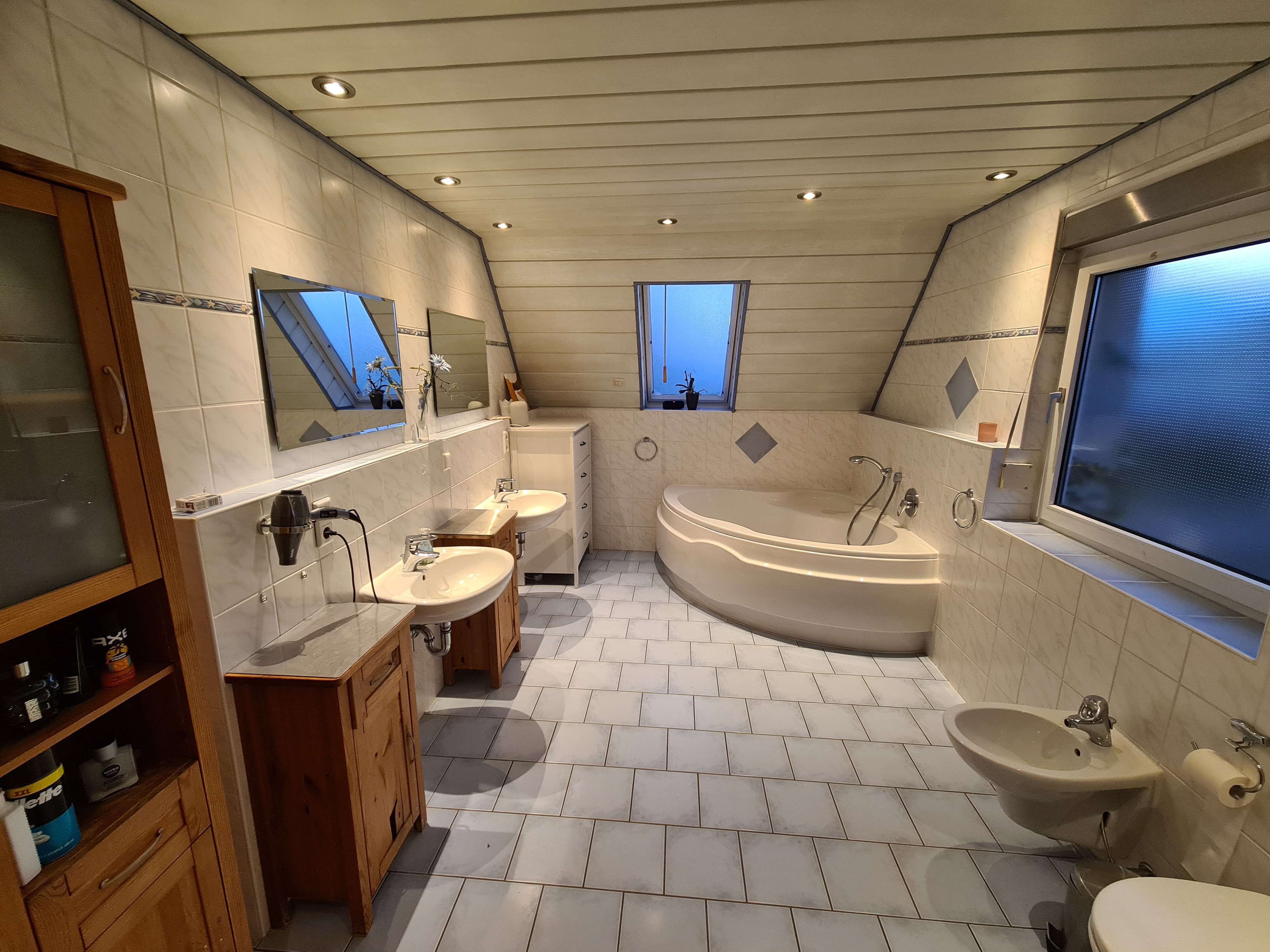 Immobilie in Offenbach an der Queich - Einfamilienhaus mit Bauplatz in zweiter Reihe - Bild 1