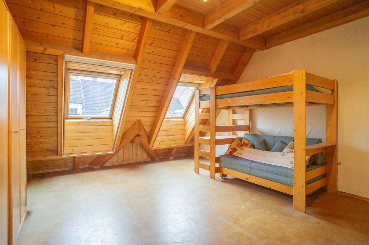 Immobilie in Stutensee - Großzügiges Einfamilienhaus mit Einliegerwohnung, Gewölbekeller und idyllischem Garten – Viel Platz  - Bild 2