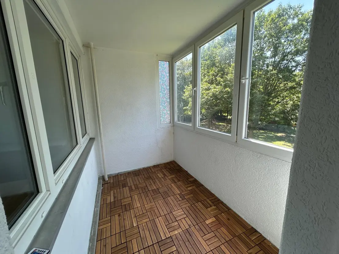 Geschlossener Wintergarten-Balkon