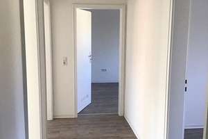 Bezaubernde, renovierte 3-Zimmer-Wohnung in ruhiger Lage ab sofort frei – Rüberstr. 1, 90471 Rangierbahnhof-Siedlung, Nürnberg – Vorschaubild 3