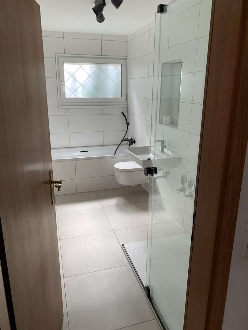 Immobilie in Buchenbach - Charmantes Dreifamilienhaus in sonniger Hanglage von Buchenbach-Wagensteig - Bild 4