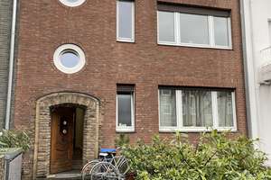  Helle 2 ZKB Wohnung  mit Charme: Hohe Decken, Parkettböden, Garten & Balkon