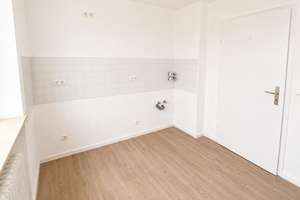Renovierte 2-Zimmer-Wohnung mit großem Balkon & Aufzug in München-Trudering – sofort bezugsfrei – Wasserburger Landstraße 211, 81827 Waldtrudering, München – Vorschaubild 4