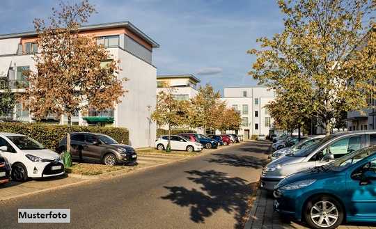 6 Wohnungen, verteilt auf 3 Gebäude
