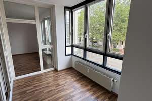 Erstbezug nach Renovierung: 3,5 Zimmer, große Terrasse, neue Küche & TG-Stellplatz – Badstr. 2, 72793 Pfullingen – Vorschaubild 4
