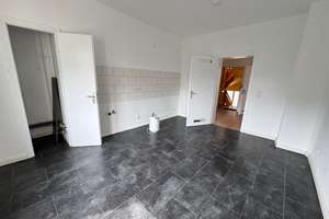 Sehr gut geschnittene, renovierte 2.5 Zimmer Wohnung mit großzügiger Wohnküche und Balkon