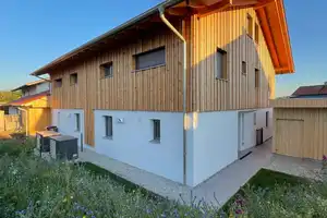 ÖKO - Holzhaushälfte KFW 40 mit gehobener Ausstattung und PV Anlage – Traunstein (Kreis) – Vorschaubild 2