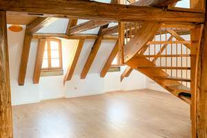 Wunderschöne Galeriewohnung mit Einbauküchen im Barockviertel!