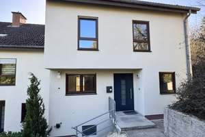 Erstbezug nach Sanierung – Charmantes Reihenhaus mit Garage in Niederstetten – Rebenweg 20, 97996 Niederstetten – Vorschaubild 1