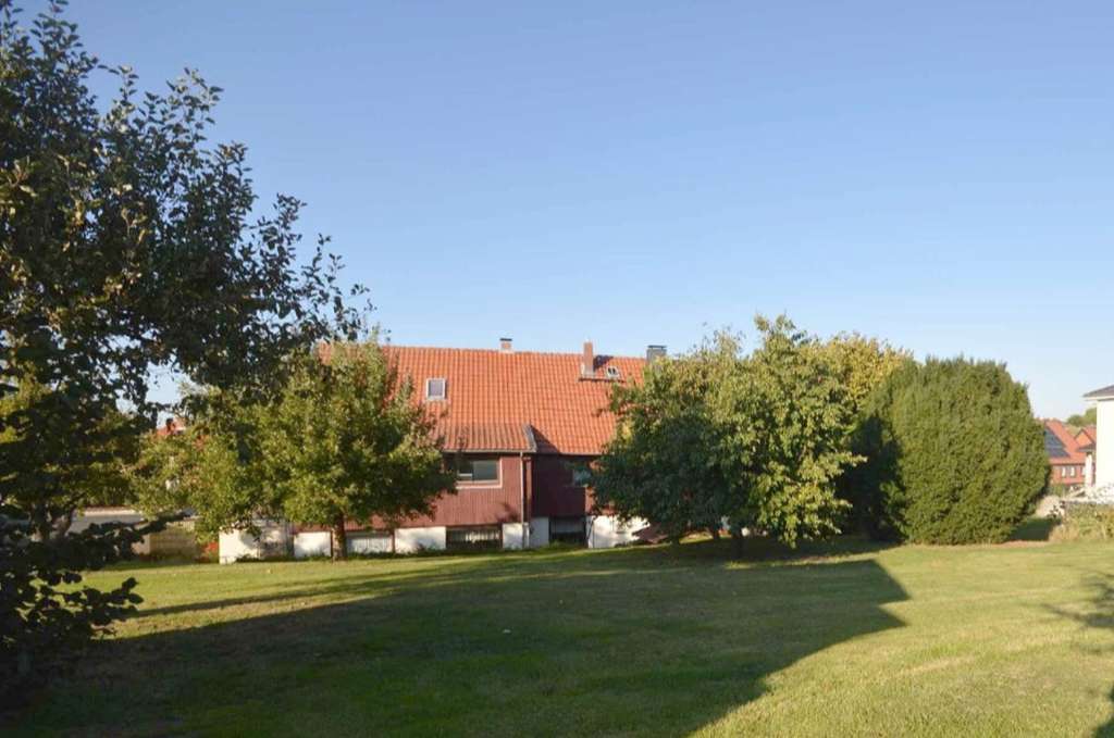 Immobilie in Lutter am Barenberge - Großes, gepflegtes Haus mit 2 Wohnungen, großem Garten + 3 Garagen. - Bild 1