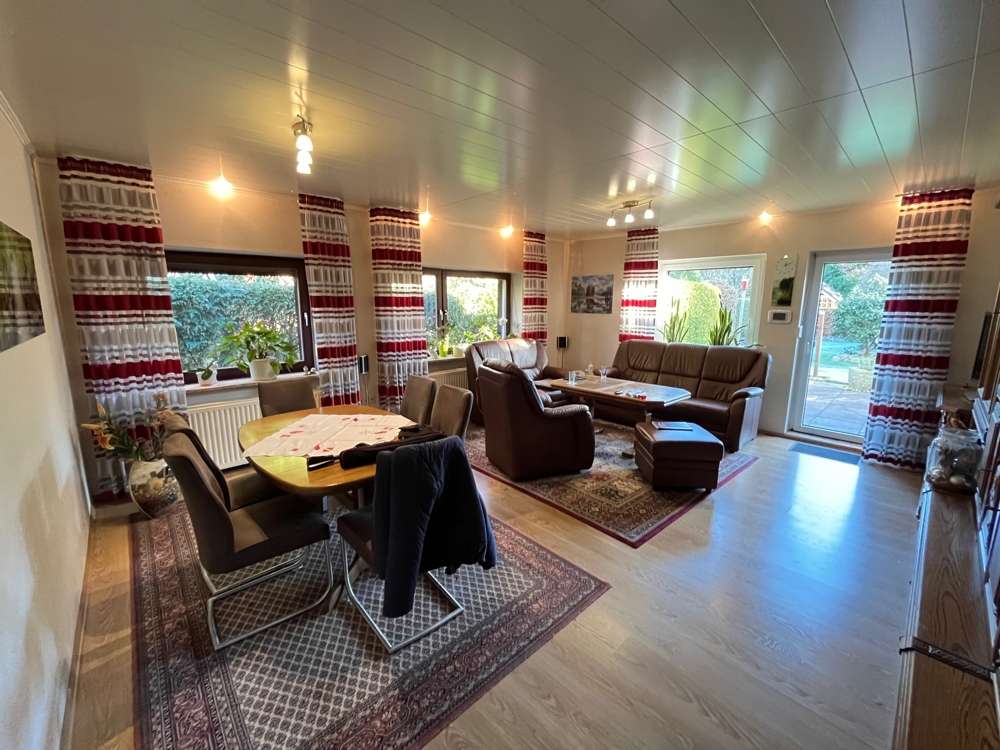 Immobilie in Varel - Gebäudeensemble - ein MIX, der was zu bieten hat. Historische Anlage + selber ebenerdig Wohnen mit T - Bild 2