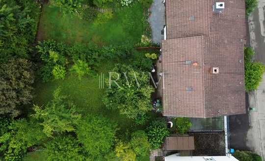 Investieren in Tübinger Nordlage: Zweifamilienhaus mit Garten und Ausbaumöglichkeit