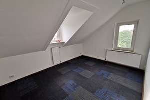 einzugsfertige 3-Zimmer-Wohnung, frisch renoviert, Badewanne – Ilseder Str. 9, 31226 Peine – Vorschaubild 4