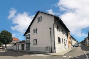 Willkommen daheim! Tolles 2-FH mit 2 sep. Eingängen, 2 Garagen, Balkon, Terrasse und schönem Garten – Die vollständige Adresse der Immobilie erhältst du vom Anbieter., 76706 Dettenheim – Vorschaubild 2