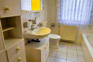 !!Gepflegtes Einfamilienhaus mit Einliegerwohnung und zwei Terrassen!! – Die vollständige Adresse der Immobilie erhältst du vom Anbieter., 74336 Brackenheim – Vorschaubild 5
