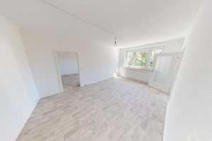 Wunderschöne 2-Raum-Wohnung zum Sofortbezug – Bersarinstr. 40, 9130 Chemnitz – Vorschaubild 1