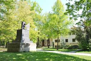VERKAUFT ! ! 2-Fam.Haus auch Wohnen und Arbeiten mitten im Park in der Regenburger Innenstadt – Die vollständige Adresse der Immobilie erhältst du vom Anbieter., 93047 Innenstadt, Regensburg – Vorschaubild 1